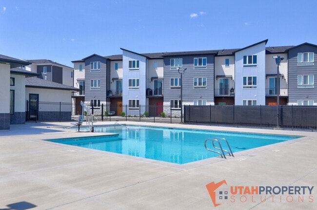 Building Photo - 1006 W 430 S
