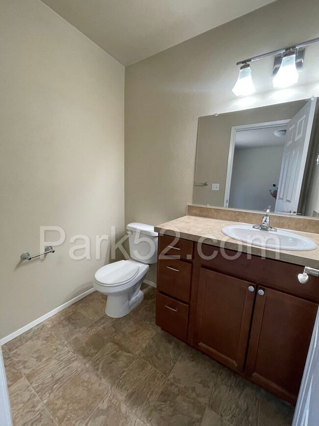 Building Photo - 2 Bedroom, Lower Level Duplex