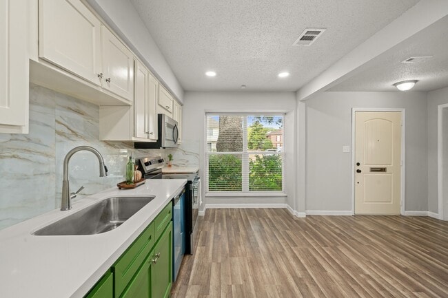 Building Photo - 8517 Ariel St