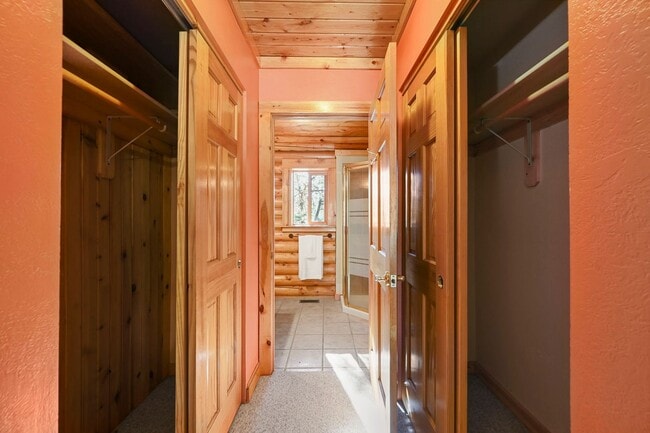 Building Photo - 3 bed 2 Bath Log Home on 2 Acres in Florissant