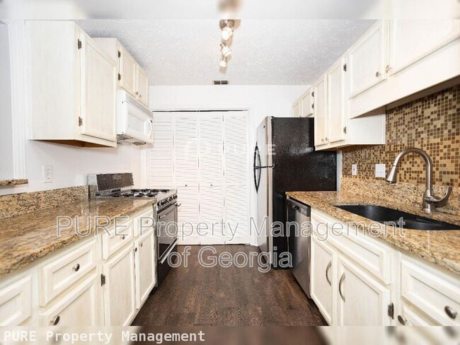 Building Photo - 2408 Country Park Dr