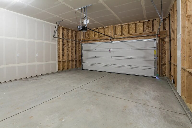 Building Photo - 6039 Red Barn Rd