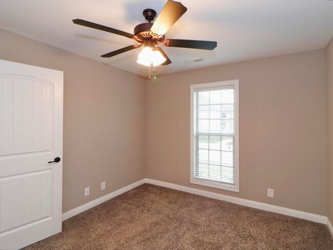 Building Photo - 1678 Horseshoe Cave Dr