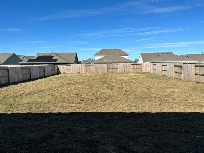 Building Photo - 13919 Red River Dr