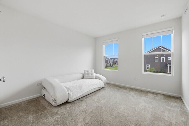 Building Photo - 5920 Hawkweed Dr