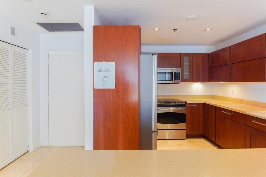 Building Photo - 251 Crandon Blvd