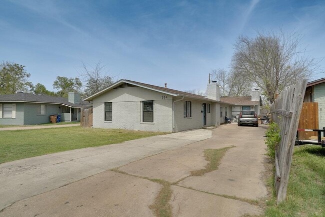 Building Photo - 304 John N Garner Cir