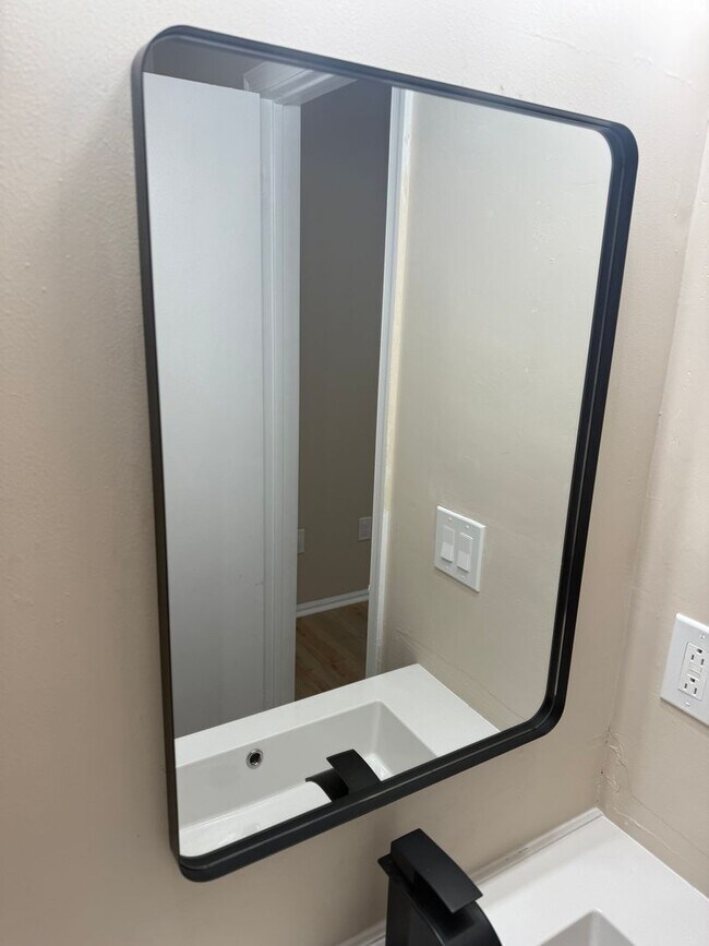 Building Photo - 100 Shawnee Pl