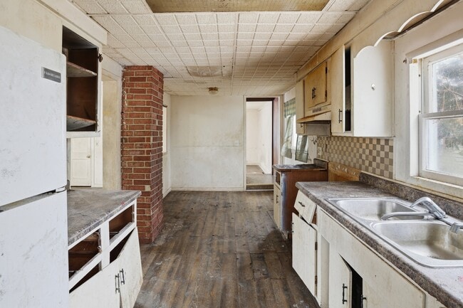 Building Photo - 2310 Jerome St