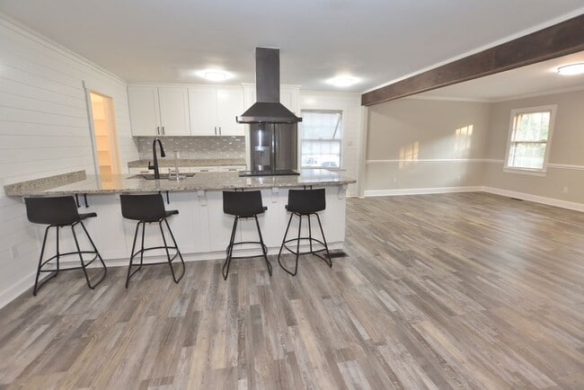 Building Photo - 9906 Red Oak Blvd