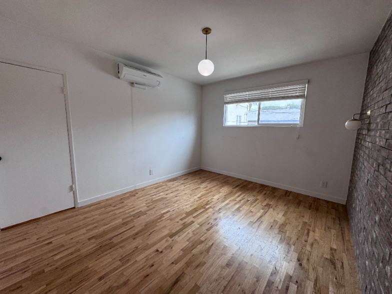 Building Photo - 821 Westmount Dr
