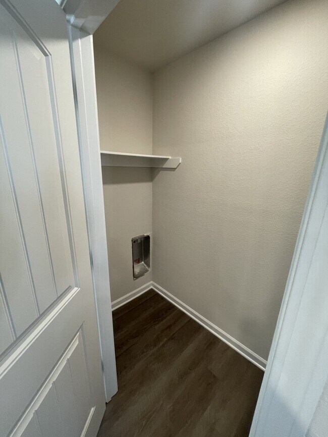 Building Photo - 1075 Peony Ln