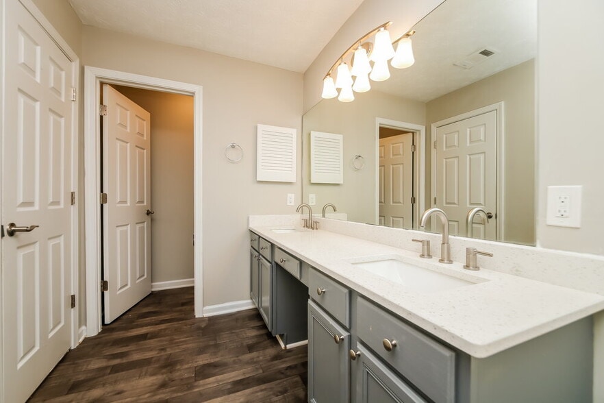 Building Photo - 3818 Landgraf Cove