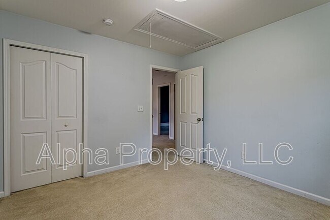 Building Photo - 18 Parkwalk Dr