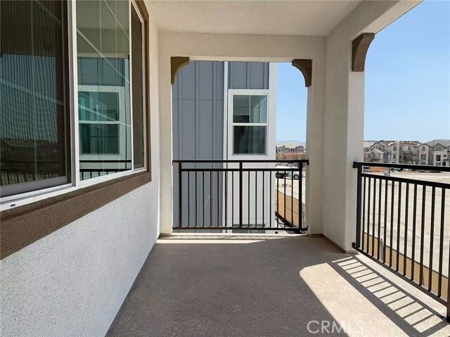 Building Photo - 5985 Huntington Dr