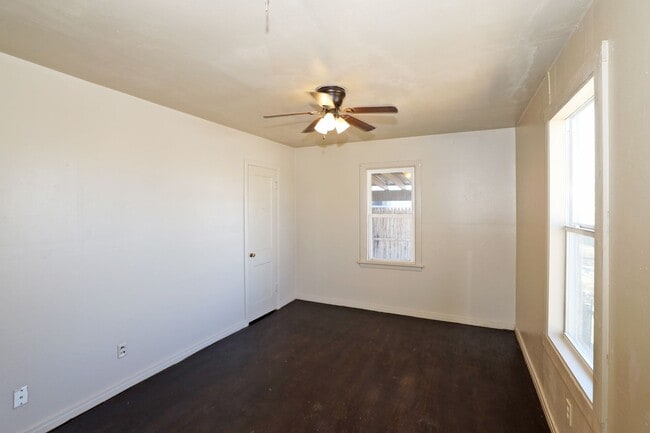 Building Photo - 106 N Virginia St