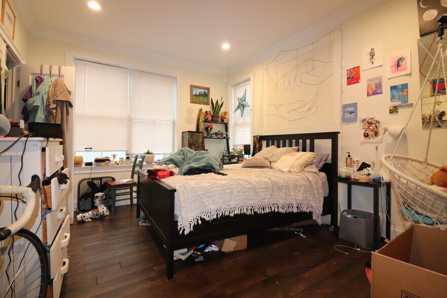 Building Photo - 140 Minden St