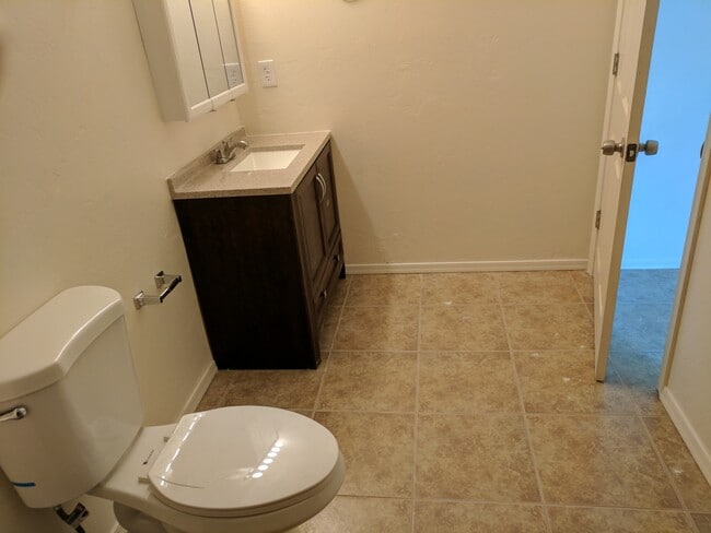 Building Photo - 2 Bedrooms and 2 Bath Rental