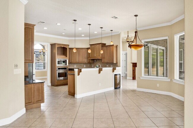 Building Photo - 2018 Crown Pointe Blvd