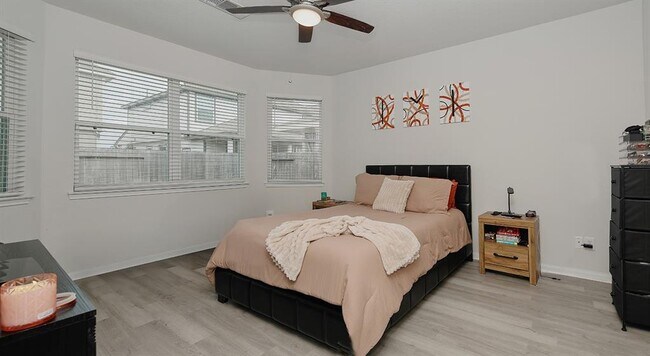 Building Photo - 23655 Goodfellow Dr