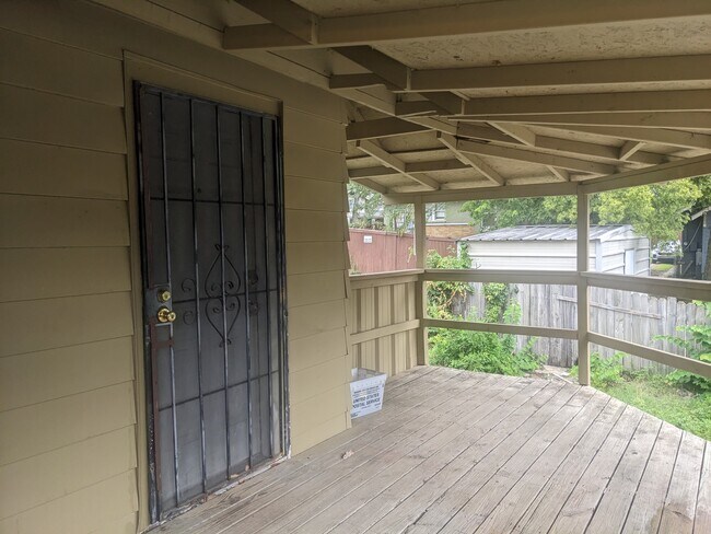 Building Photo - 3315 W Markham St