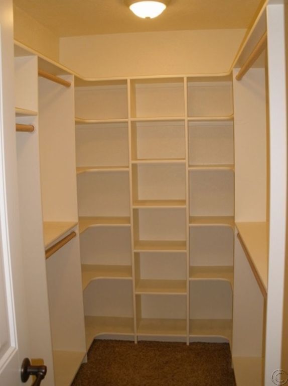 Building Photo - Stunning 4 bed, 3.75 bath Hamilton Home.