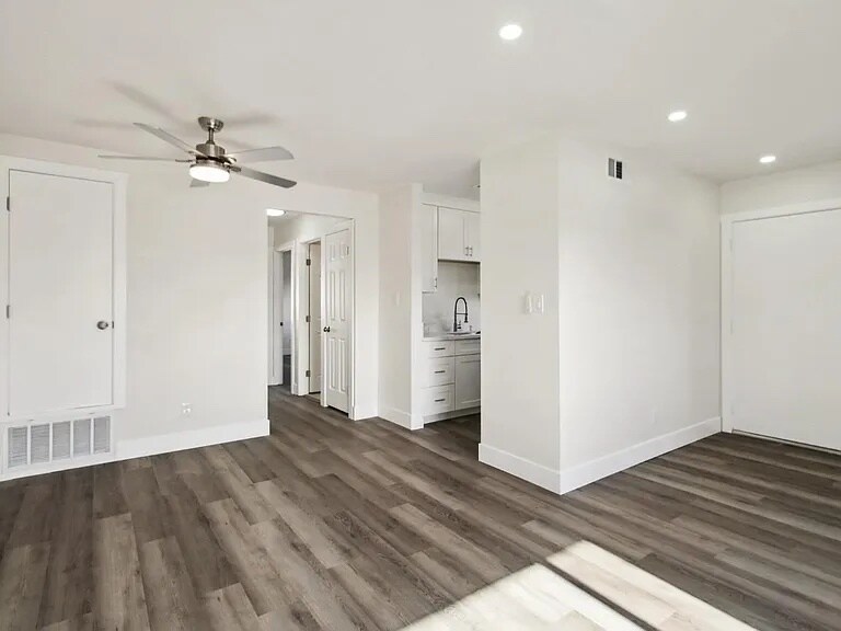 Building Photo - 287 Sharp Cir