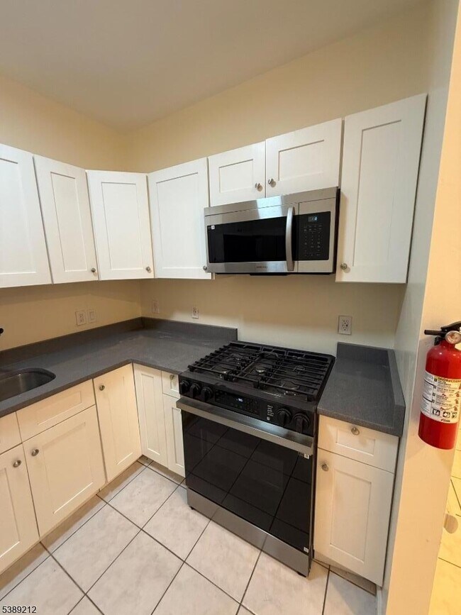 Building Photo - 1878 Springfield Ave