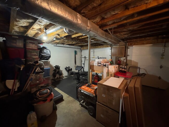 Building Photo - 10412 Pinedale Dr