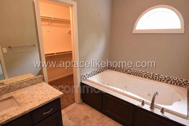 Building Photo - 6303 W 155th Pl