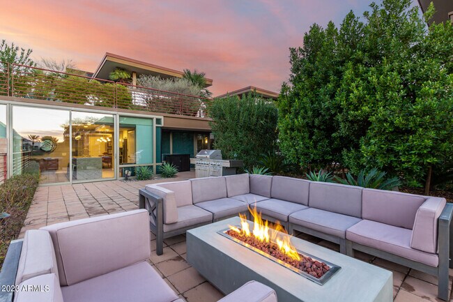 Building Photo - 7161 E Rancho Vista Dr
