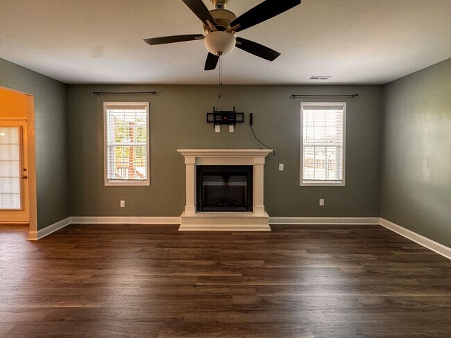 Building Photo - Stunning 4 Bed 2.5 Bath Home in Moore County