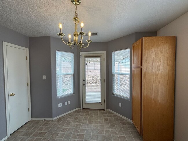 Building Photo - 3 Bedroom Single Story Available Near McMahon Blvd NW & Unser Blvd NW!