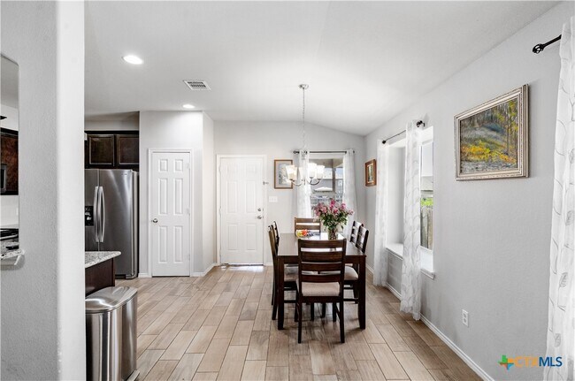 Building Photo - 5634 Stonehaven Dr