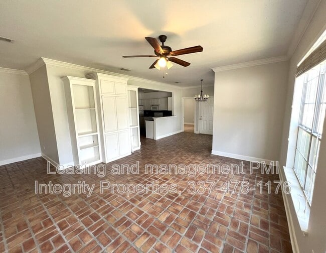 Building Photo - 710 E Boyd Dr