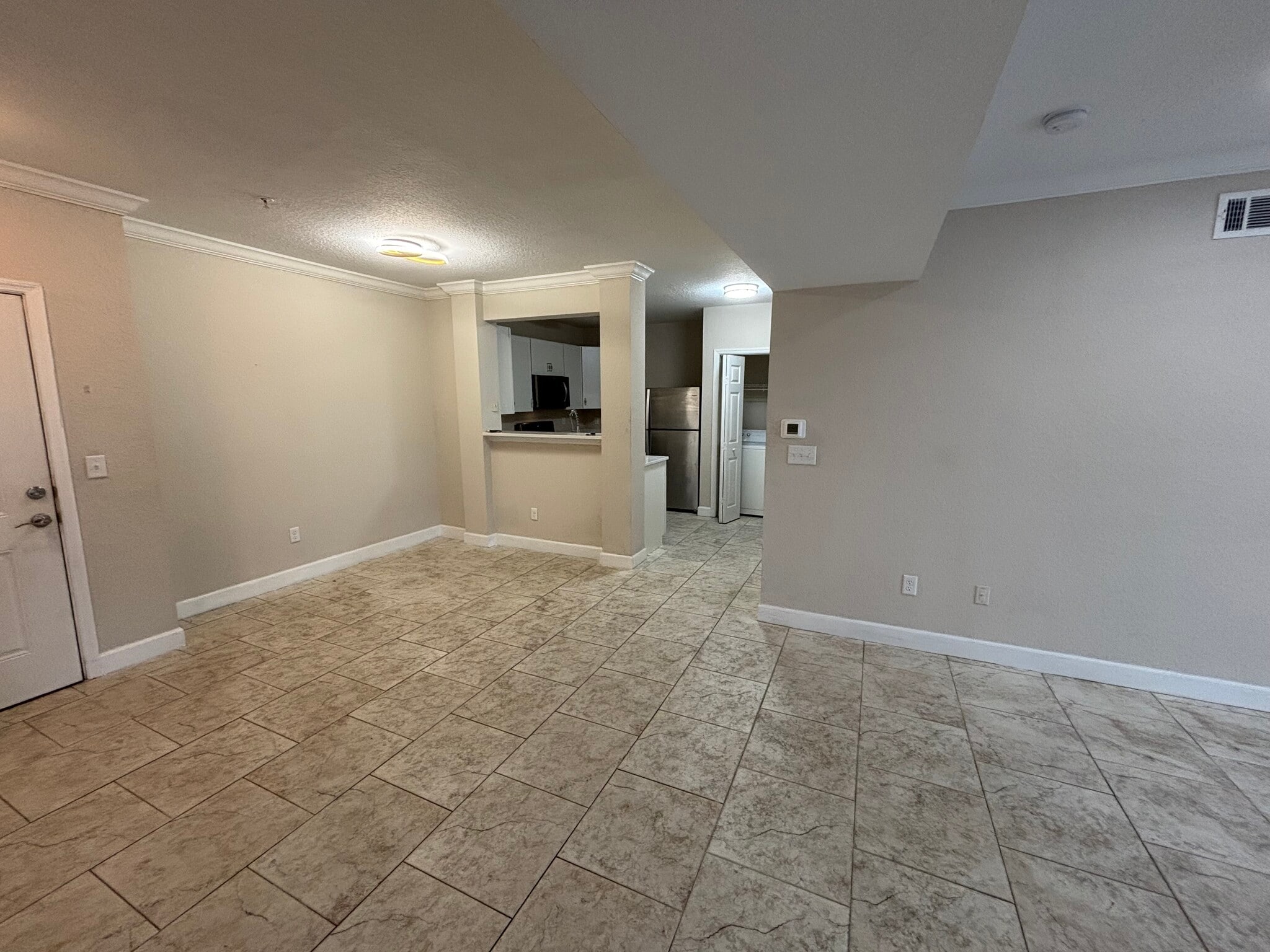 Building Photo - 206 E South St