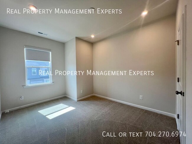 Building Photo - 3115 Hutton Gdns Ln