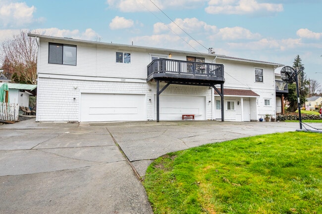 Building Photo - 4701 S 3rd Ave