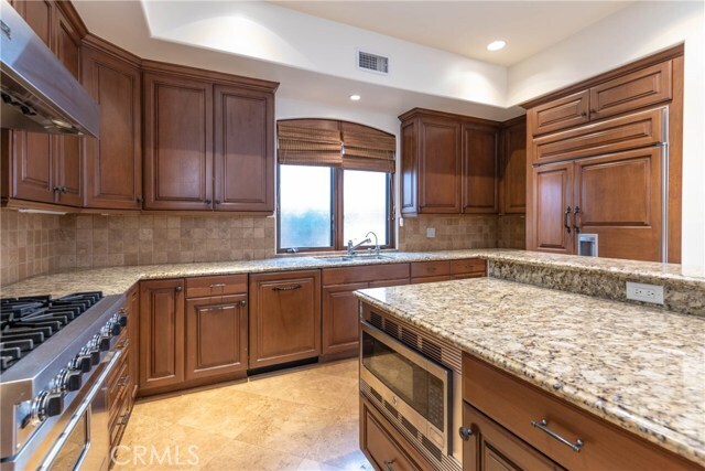 Building Photo - 613 Begonia Ave