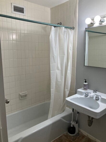 Sparkling Bathroom - 1400 E 55th Pl