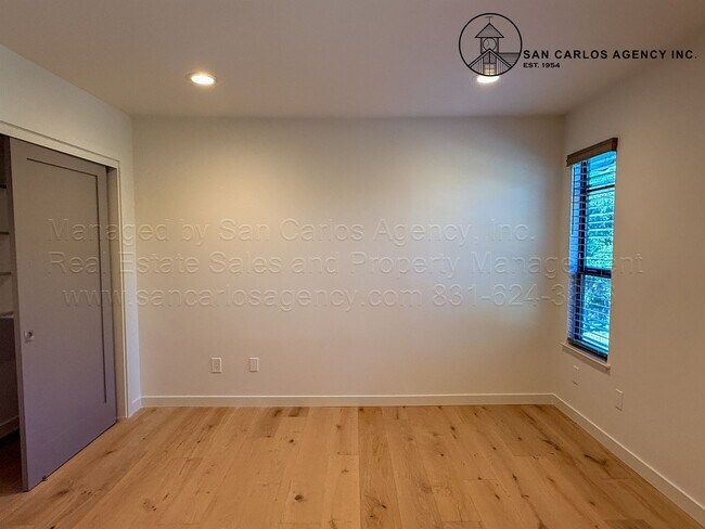 Building Photo - LESLA (I/O)