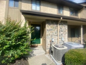 Building Photo - Charming 3BR Townhome in Plainsboro