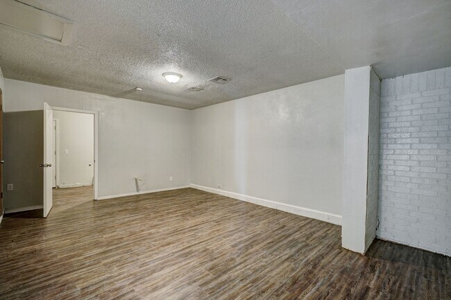 Building Photo - 3 bed 1 bath in Moore!