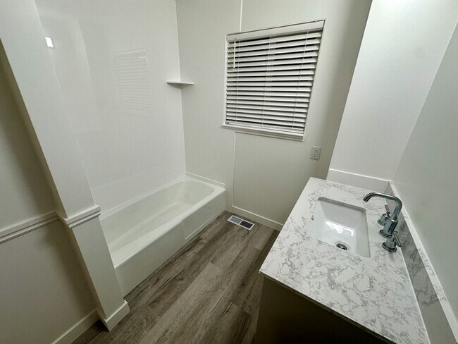 Building Photo - 2129 Creek Way