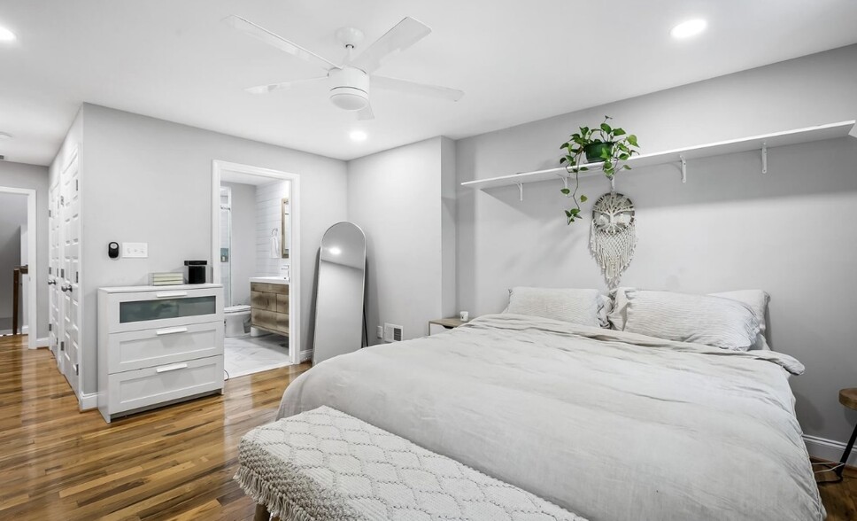 Primary Bedroom with En Suite - 106 E Clement St