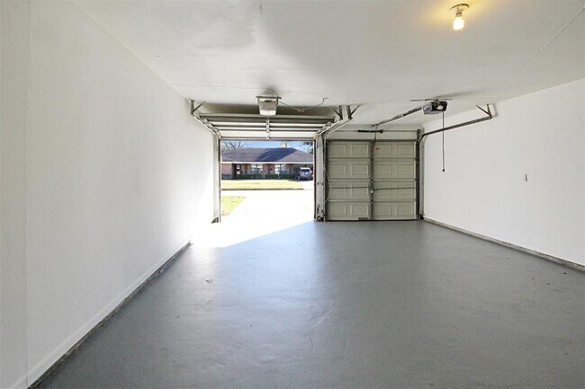 Building Photo - 8311 Wilmerdean St