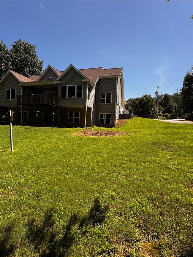 Building Photo - 17 Miller Dr