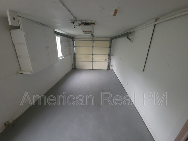 Building Photo - 613 NE 45th St