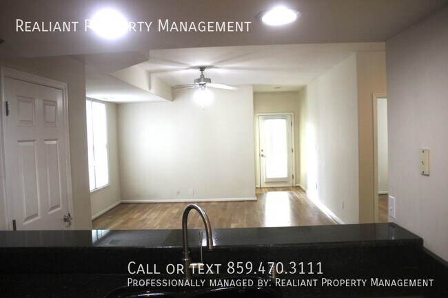 Building Photo - 3 Bedrooms, 2 baths. Downtown Lexington be...