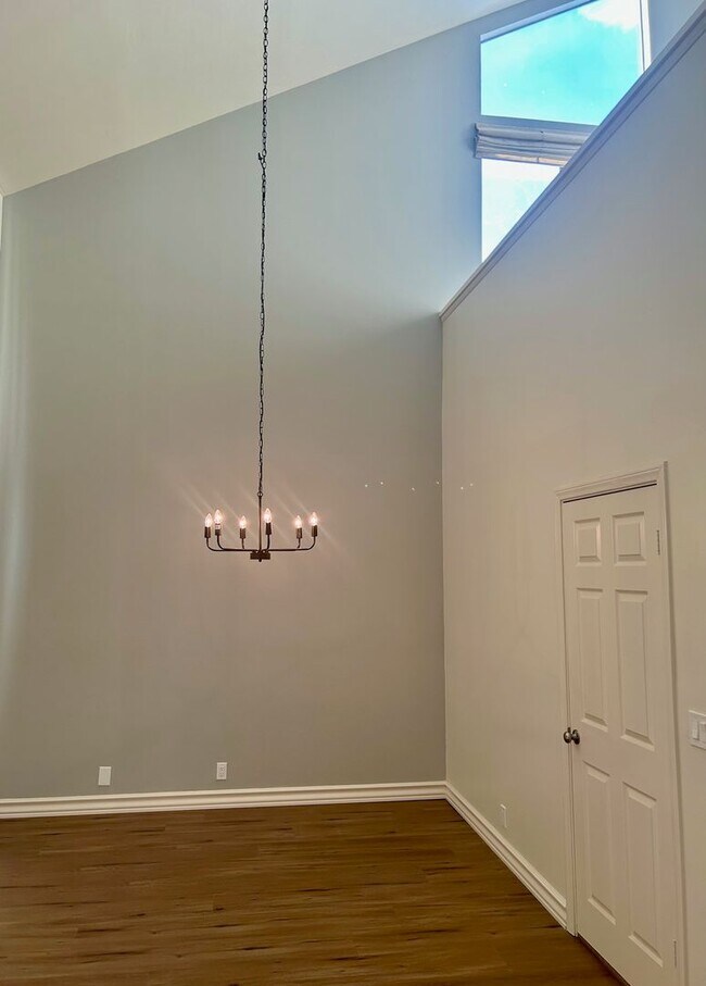 Building Photo - ***Amazing 2 Bed 2.5 Bath Westwood Condo U...
